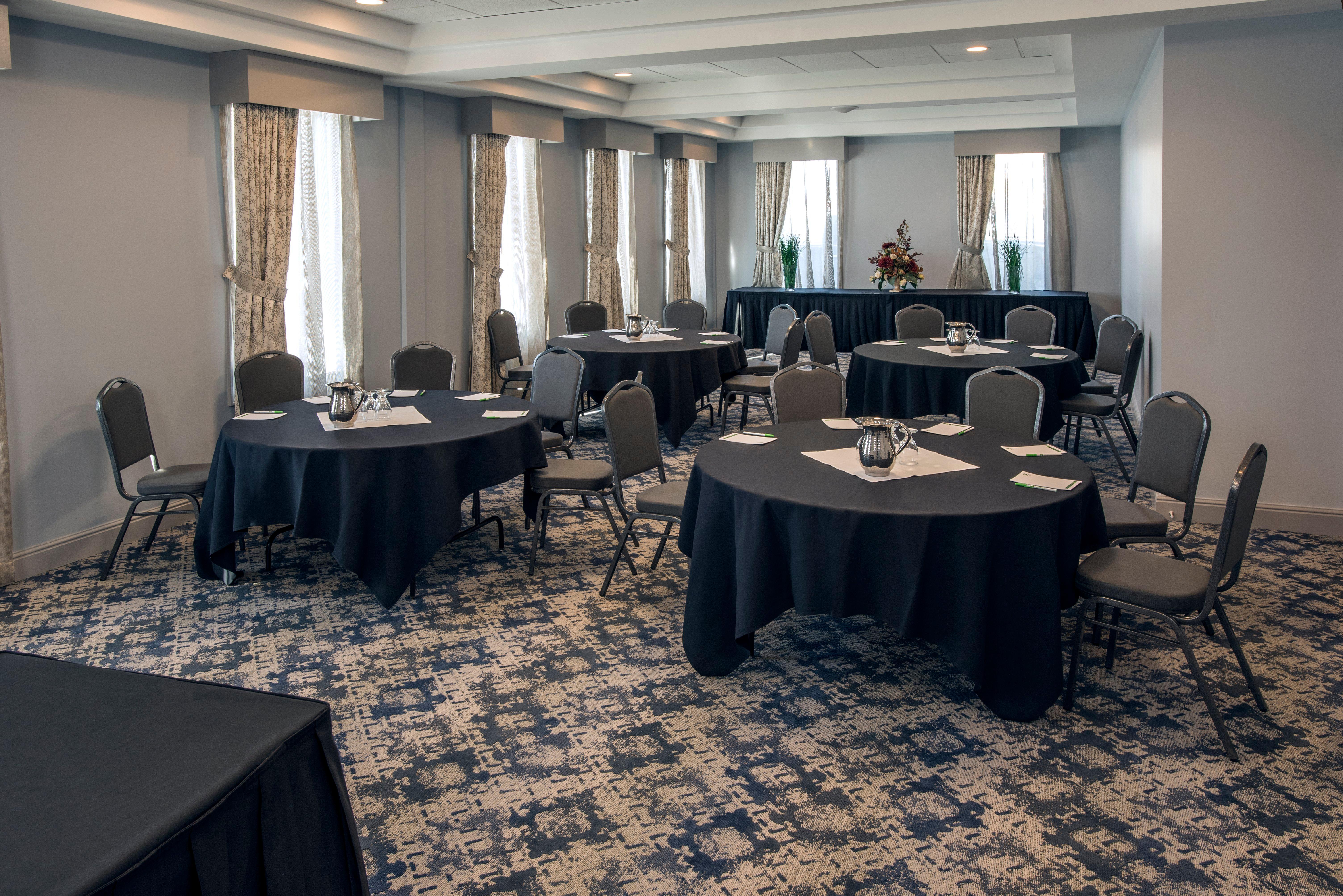 Holiday Inn Conference Centre Edmonton South By Ihg Exterior photo